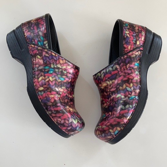 dansko knit pattern clogs